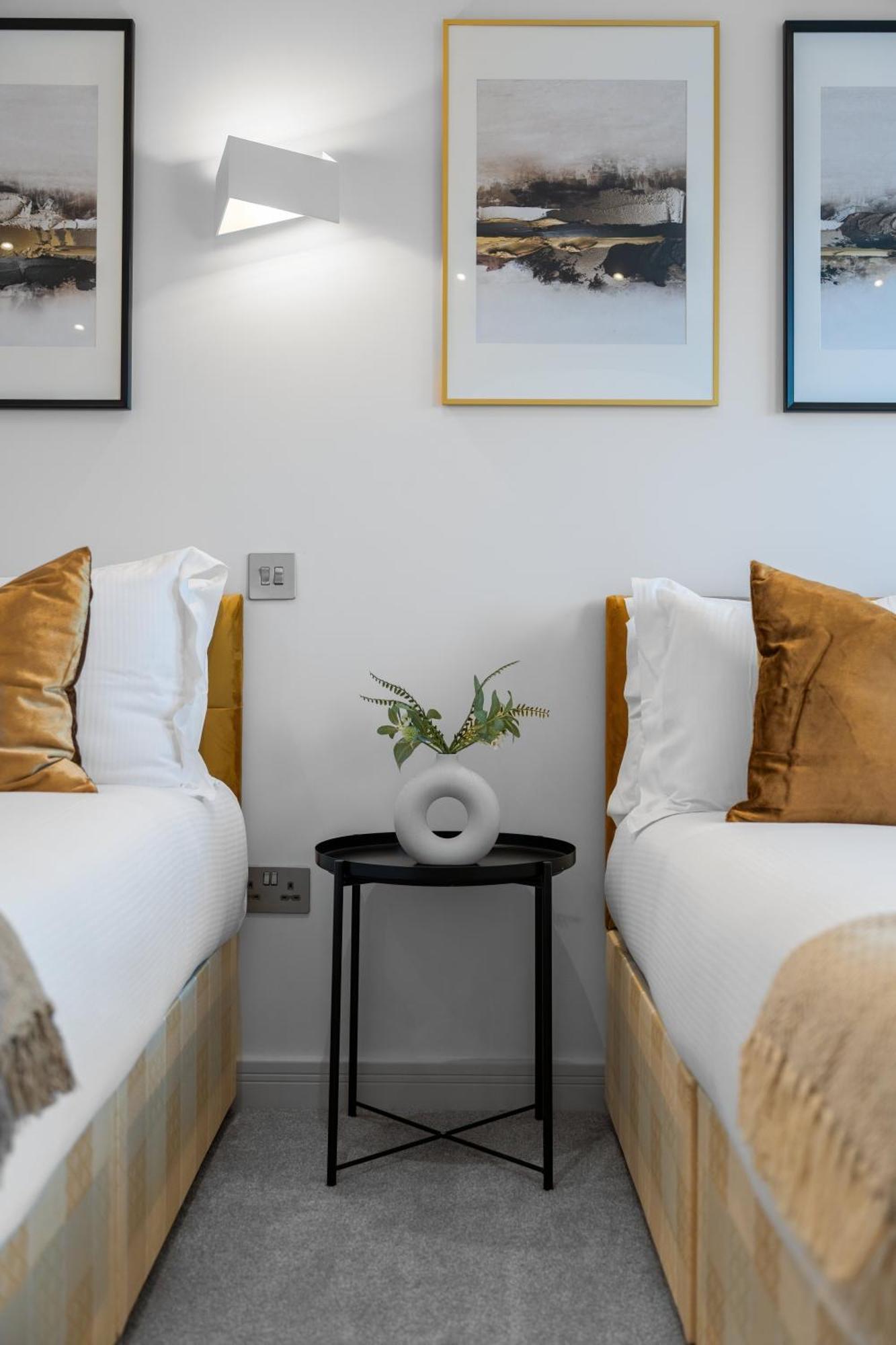 Livestay-Modern & Stylish Apartments In Дидкот Екстериор снимка